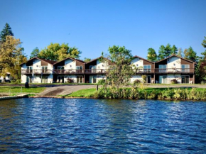 Bridge Inn Tomahawk - 1st Floor,1 king Bed,1 Reclining Chair, Walkout, River View